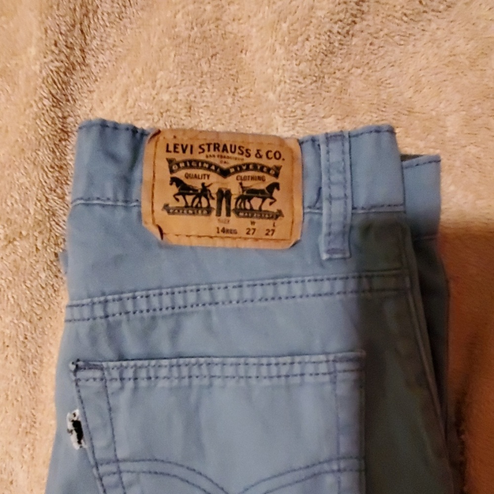 Levi's - Picture 2 of 4